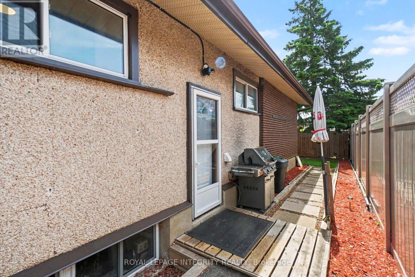 2450 MAGNUS AVENUE - 19
