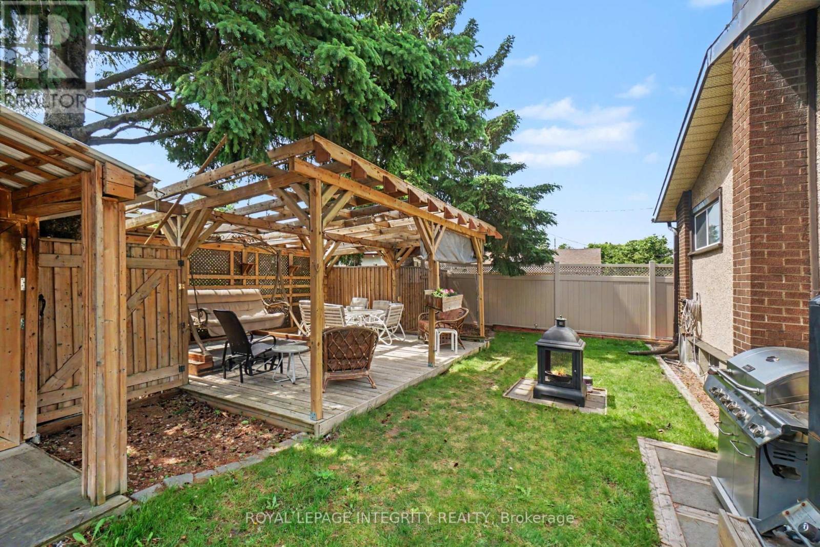 2450 MAGNUS AVENUE - 33