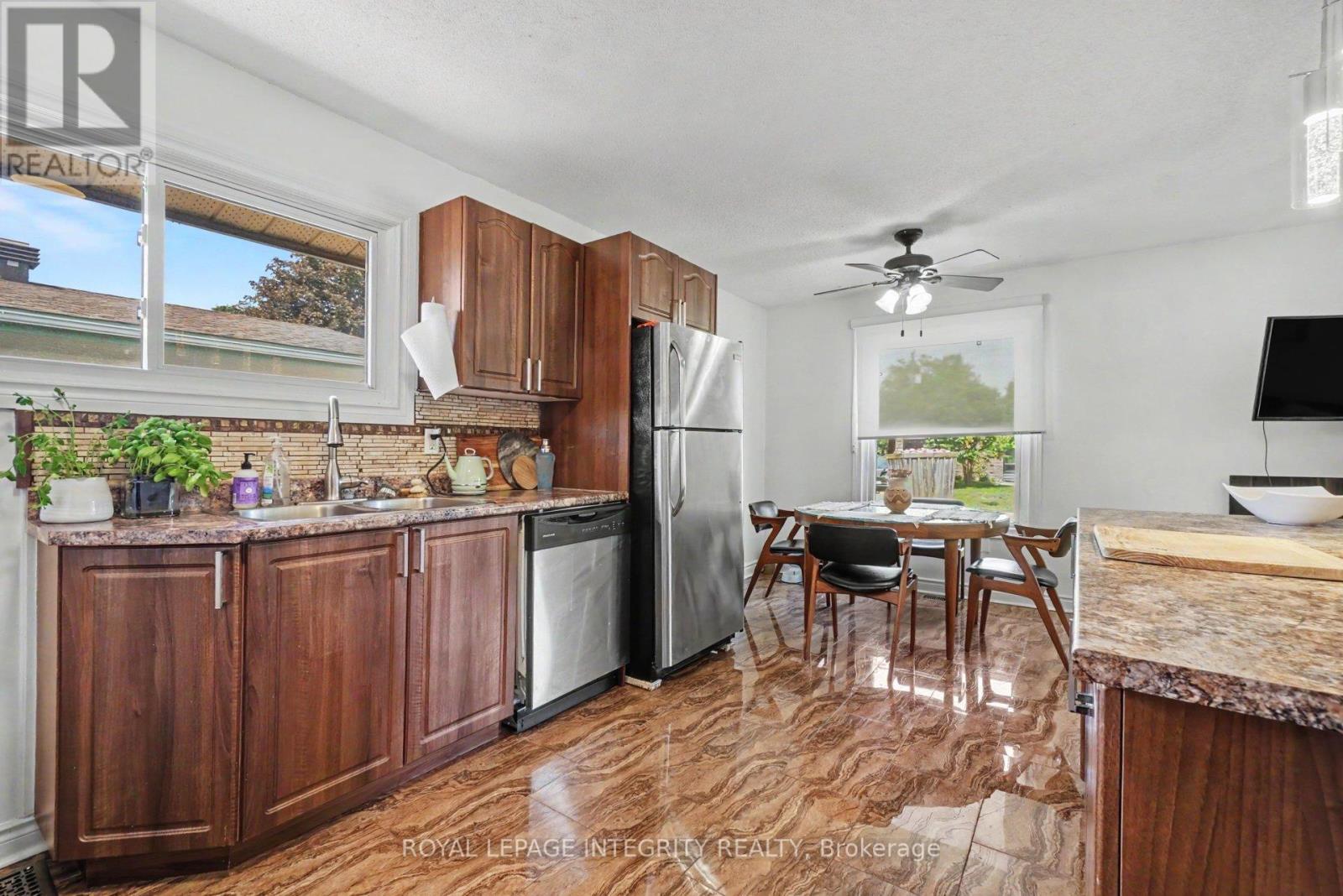 2450 MAGNUS AVENUE - 9