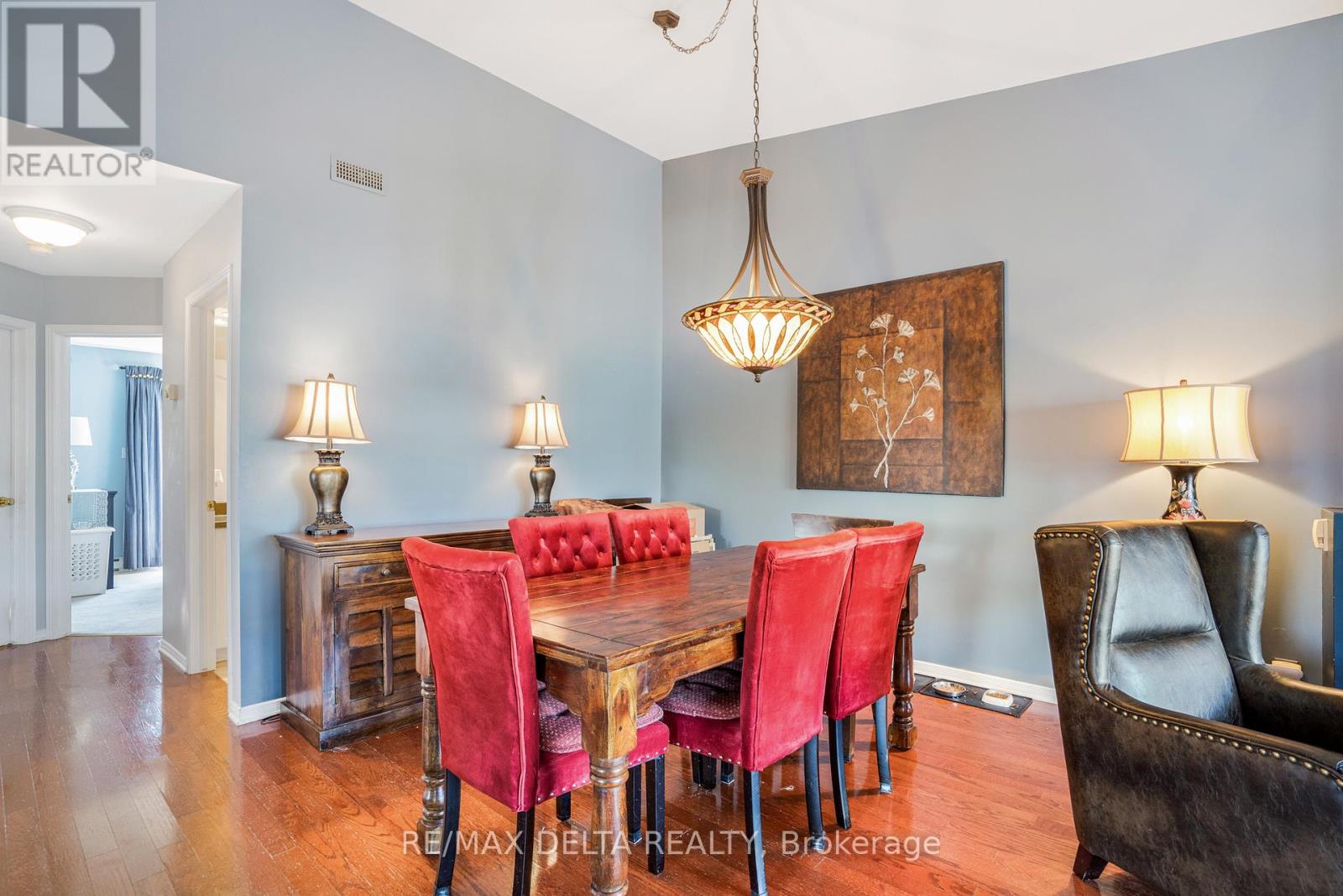 #208 2927 LAURIER STREET - 10