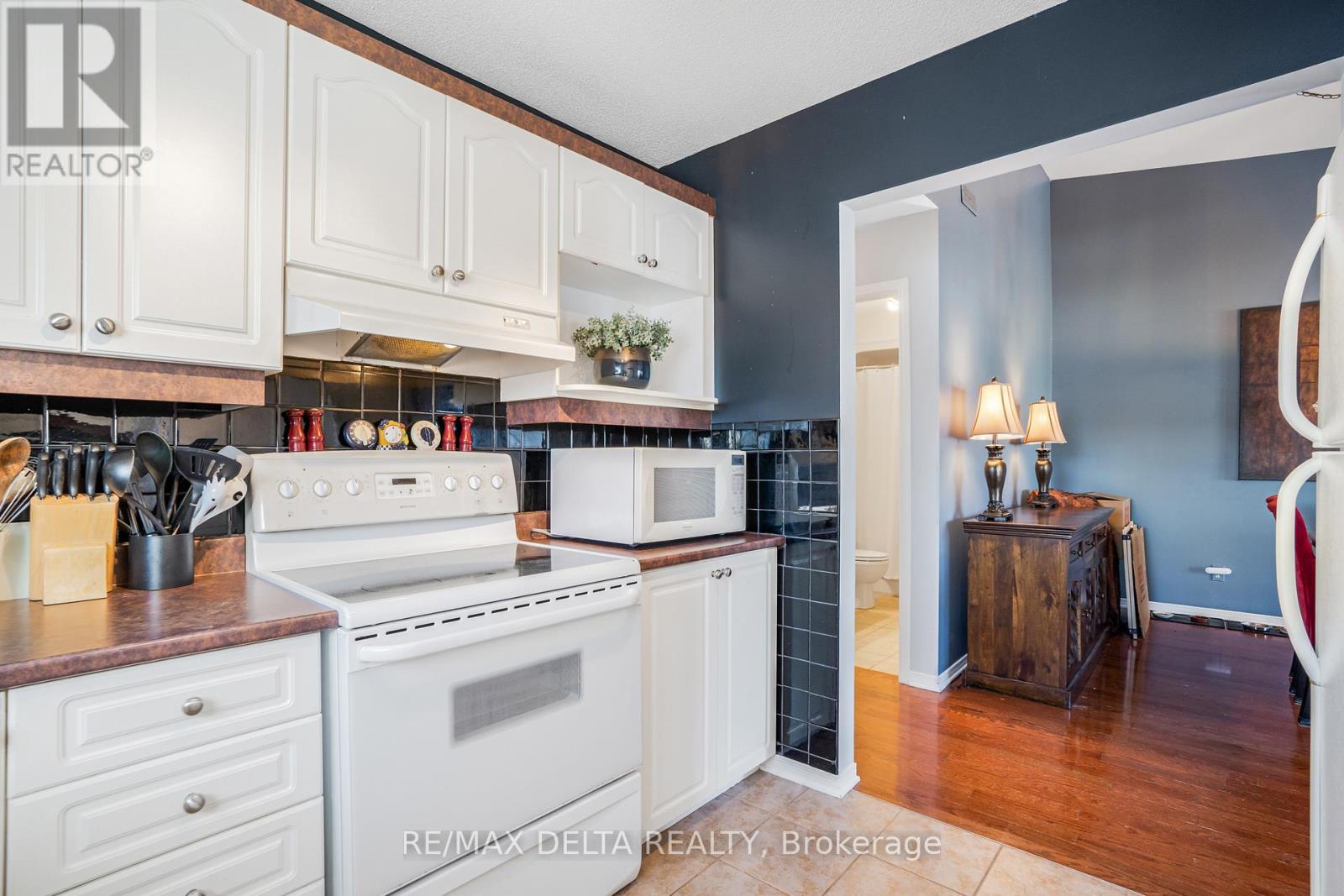#208 2927 LAURIER STREET - 15