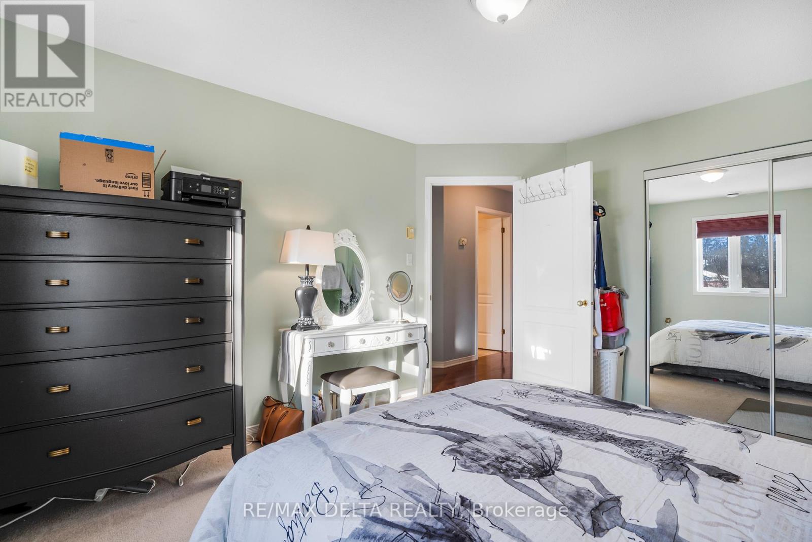 #208 2927 LAURIER STREET - 18