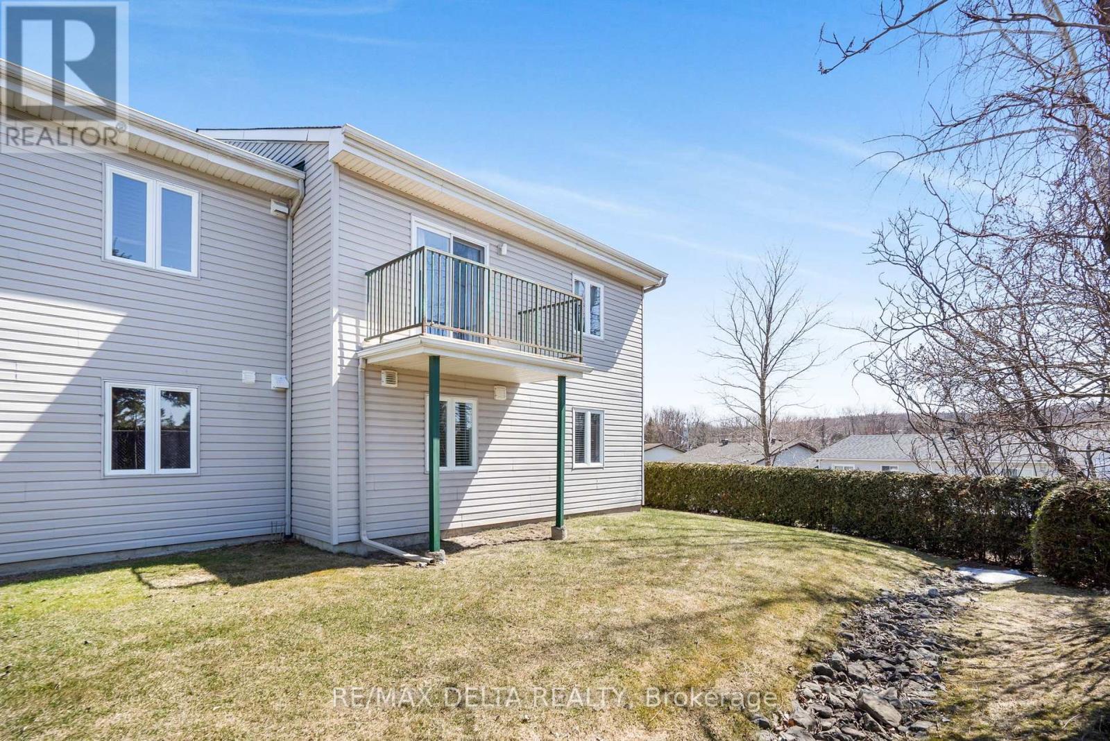 #208 2927 LAURIER STREET - 22