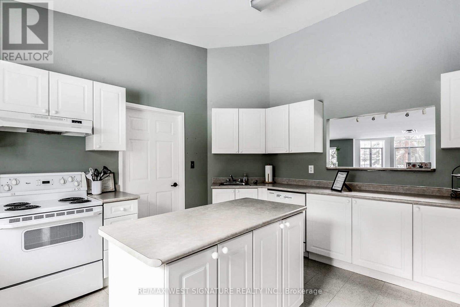 #105 75 TREELAWN BOULEVARD - 23