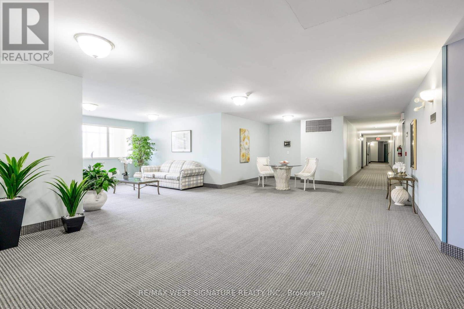 #105 75 TREELAWN BOULEVARD - 19