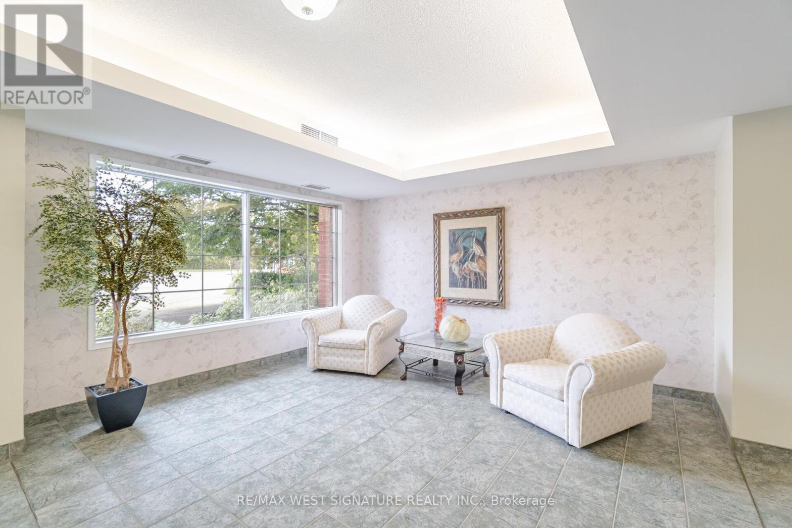 #105 75 TREELAWN BOULEVARD - 4