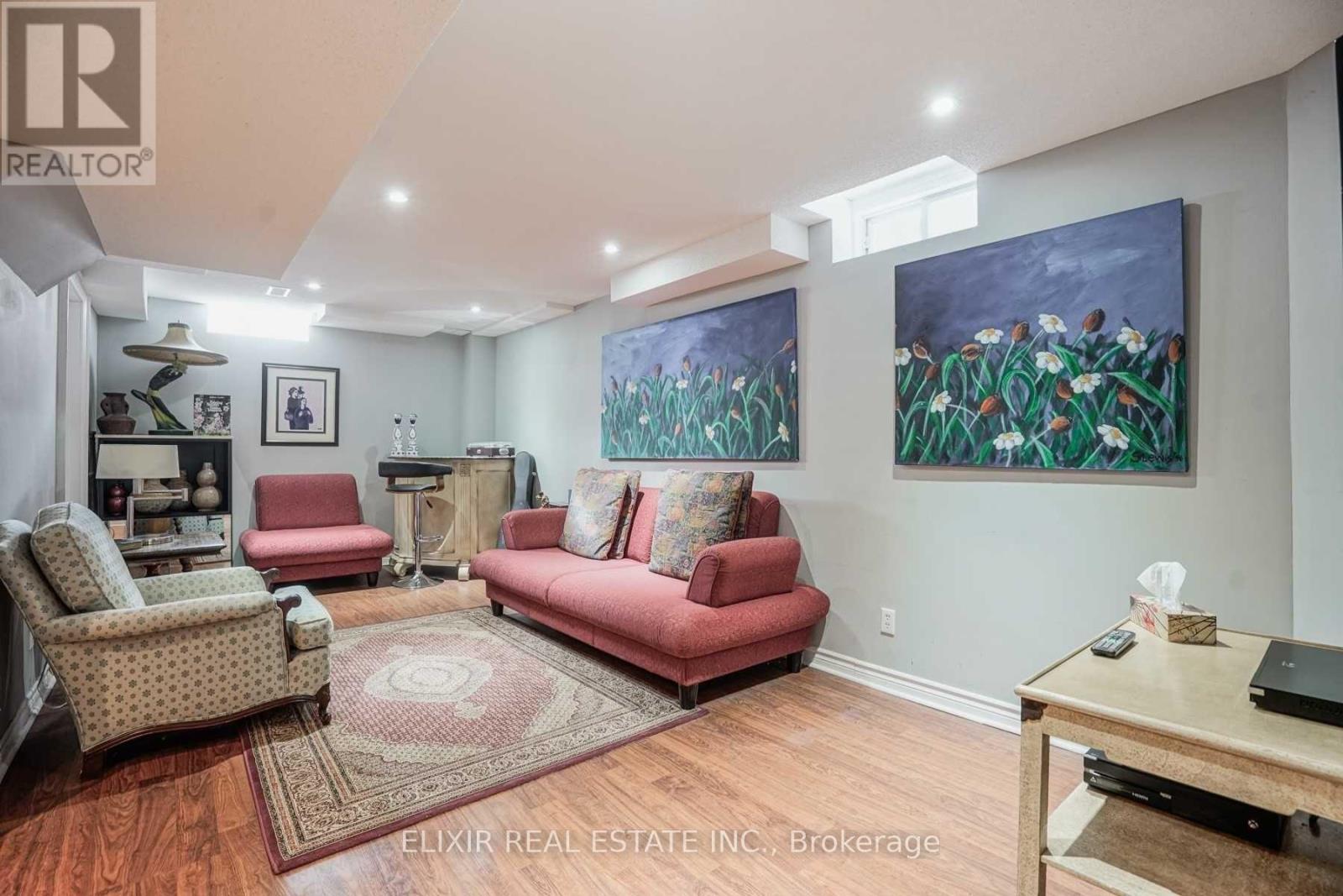 32 FLORETTE PLACE