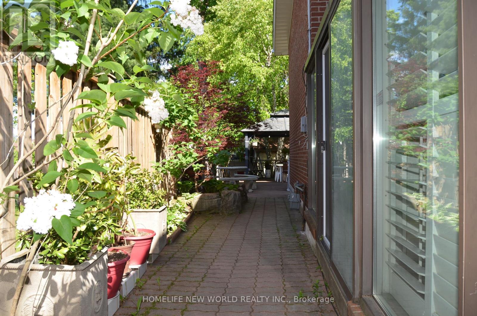 15 BRANTLEY CRESCENT - 23