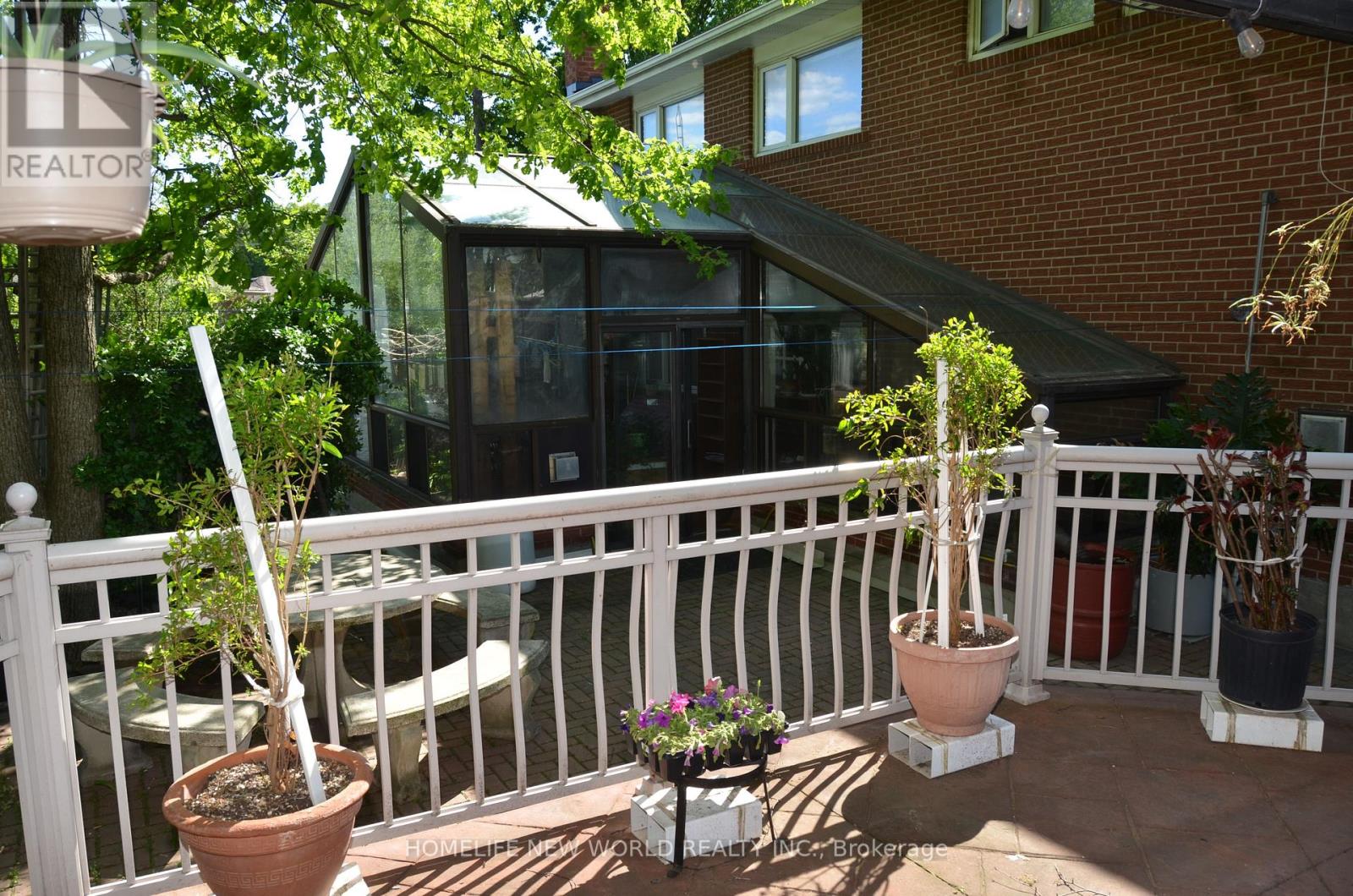 15 BRANTLEY CRESCENT - 24