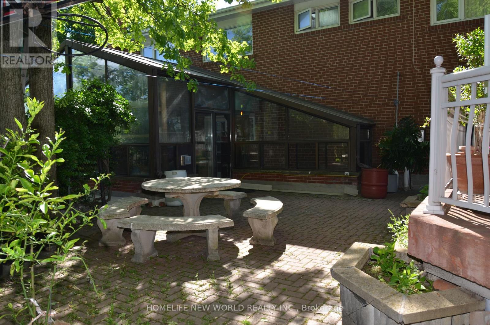 15 BRANTLEY CRESCENT - 25