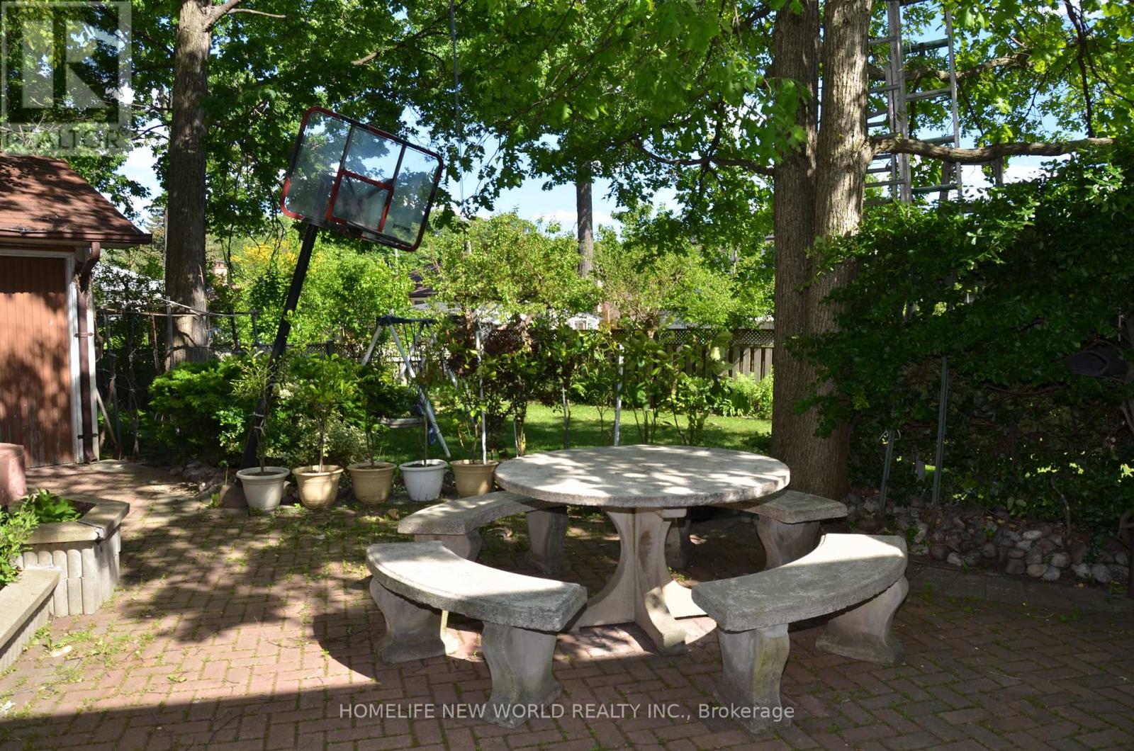 15 BRANTLEY CRESCENT - 28