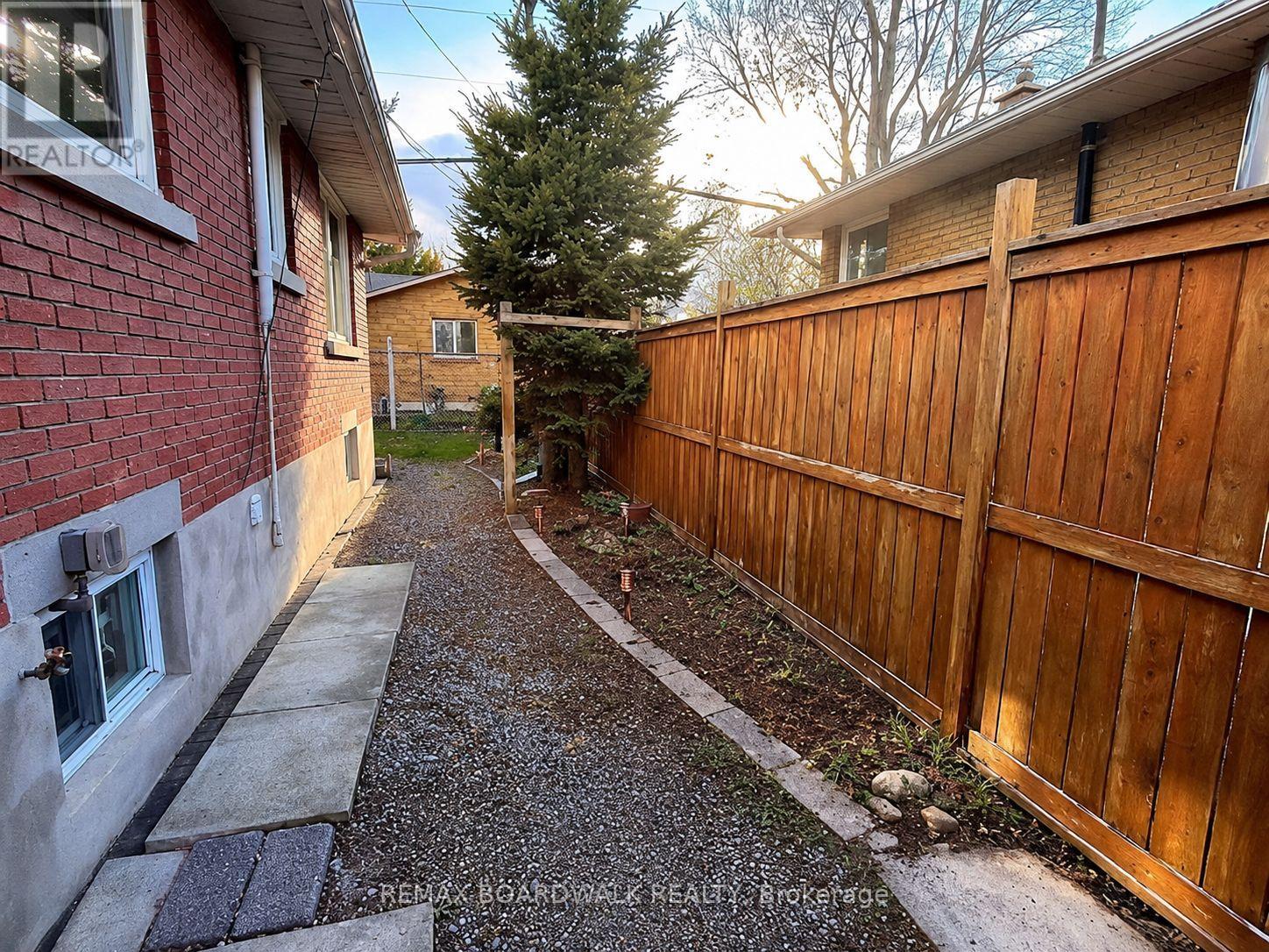3 Bed, 1 Bath House for Rent in Ottawa – 625 CLARKE AVENUE, Ottawa – MLS# X13232306 - Image 10
