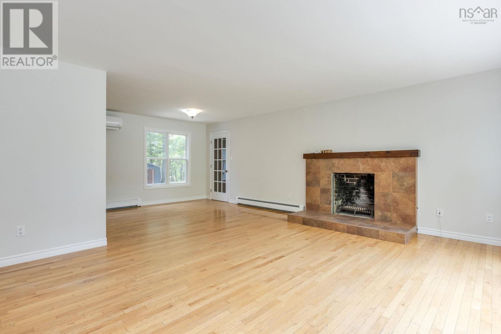Property 35 of 45 of 1432 George Street E