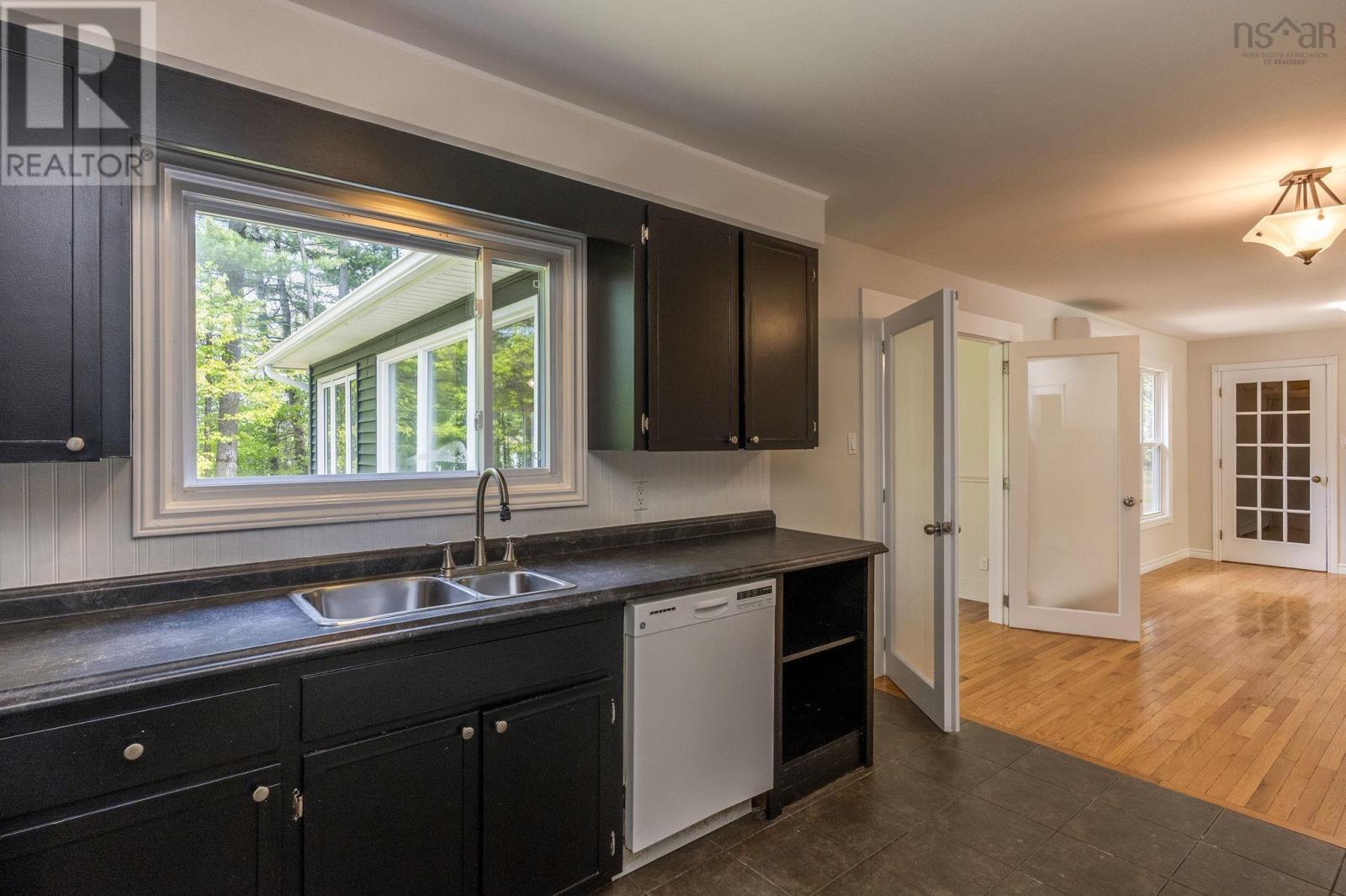 Property 30 of 45 of 1432 George Street E