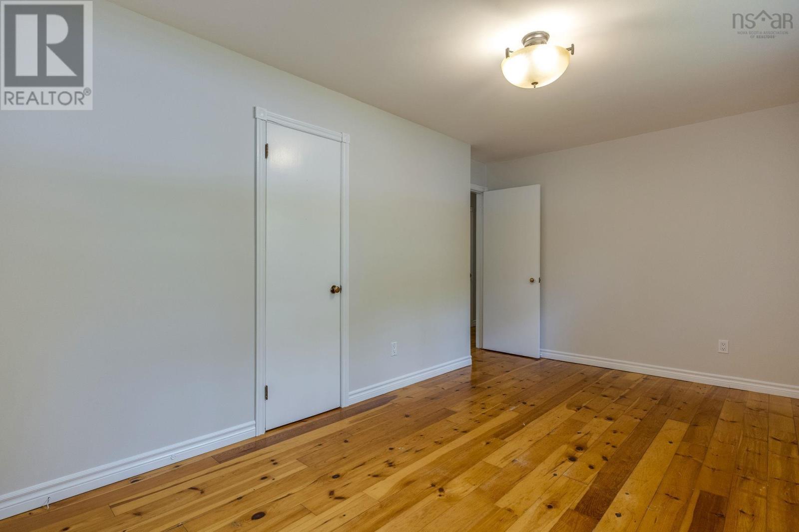 Property 26 of 45 of 1432 George Street E