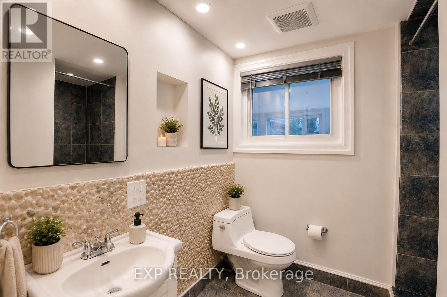 448-450 HOLLAND AVENUE - 44