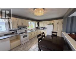 Living room - 378 Rue De L'ile, Caraquet, NB E1W1B5 Photo 10
