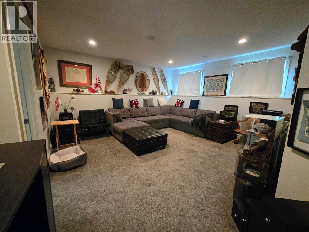 8563 69 Avenue