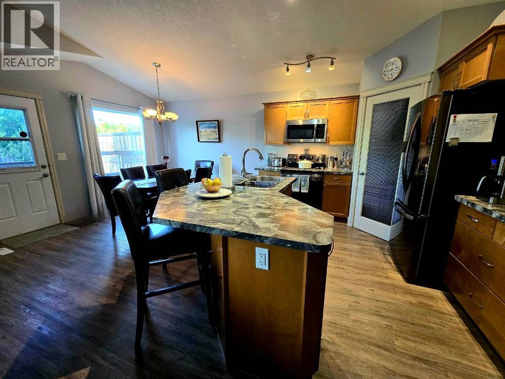 8563 69 Avenue - 10