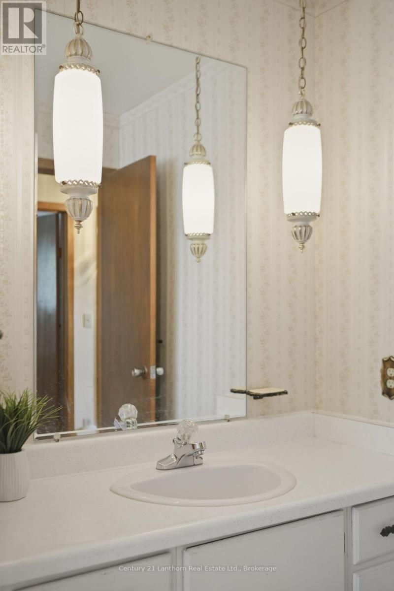 1041 HUDSON DRIVE - 22