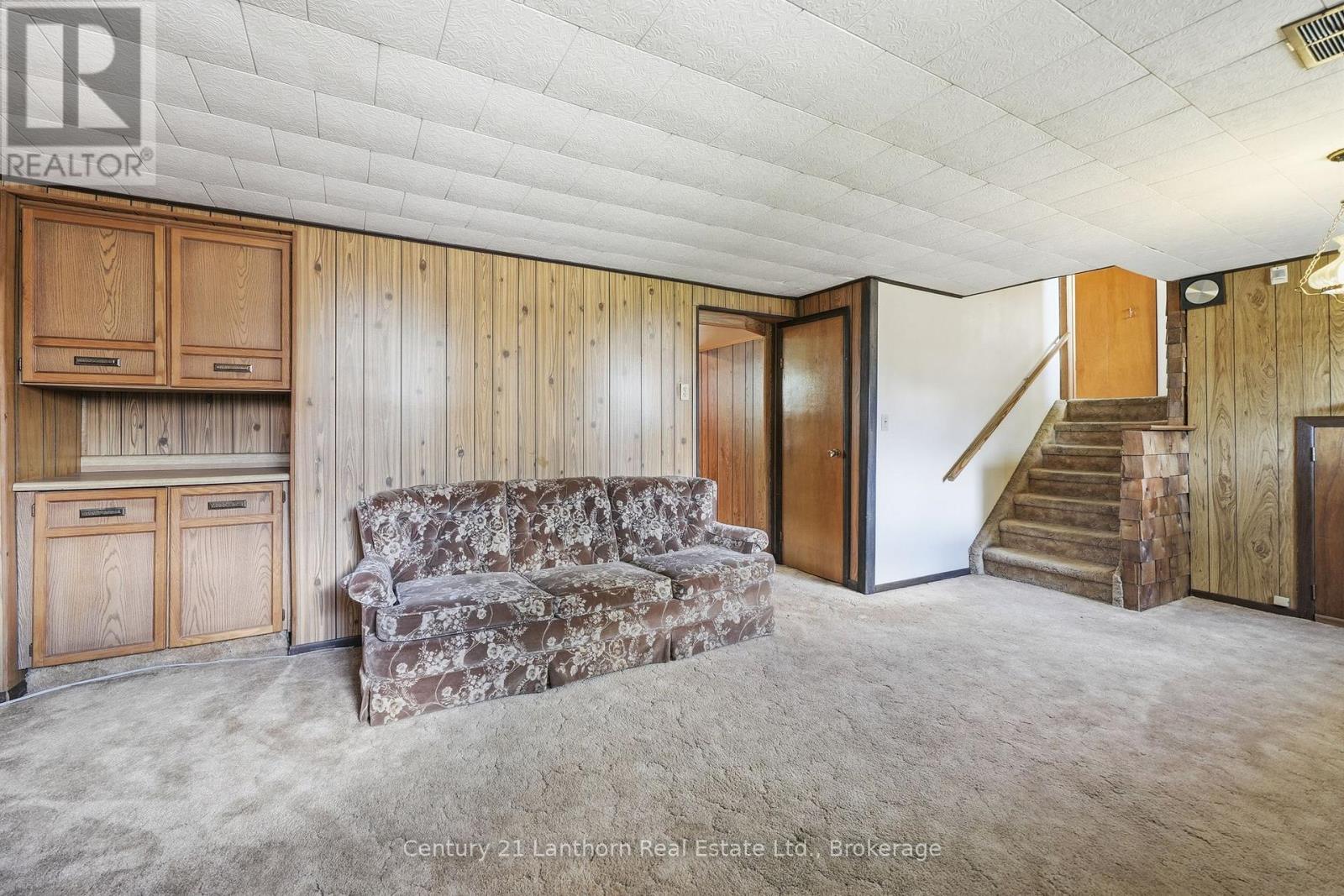 1041 HUDSON DRIVE - 32