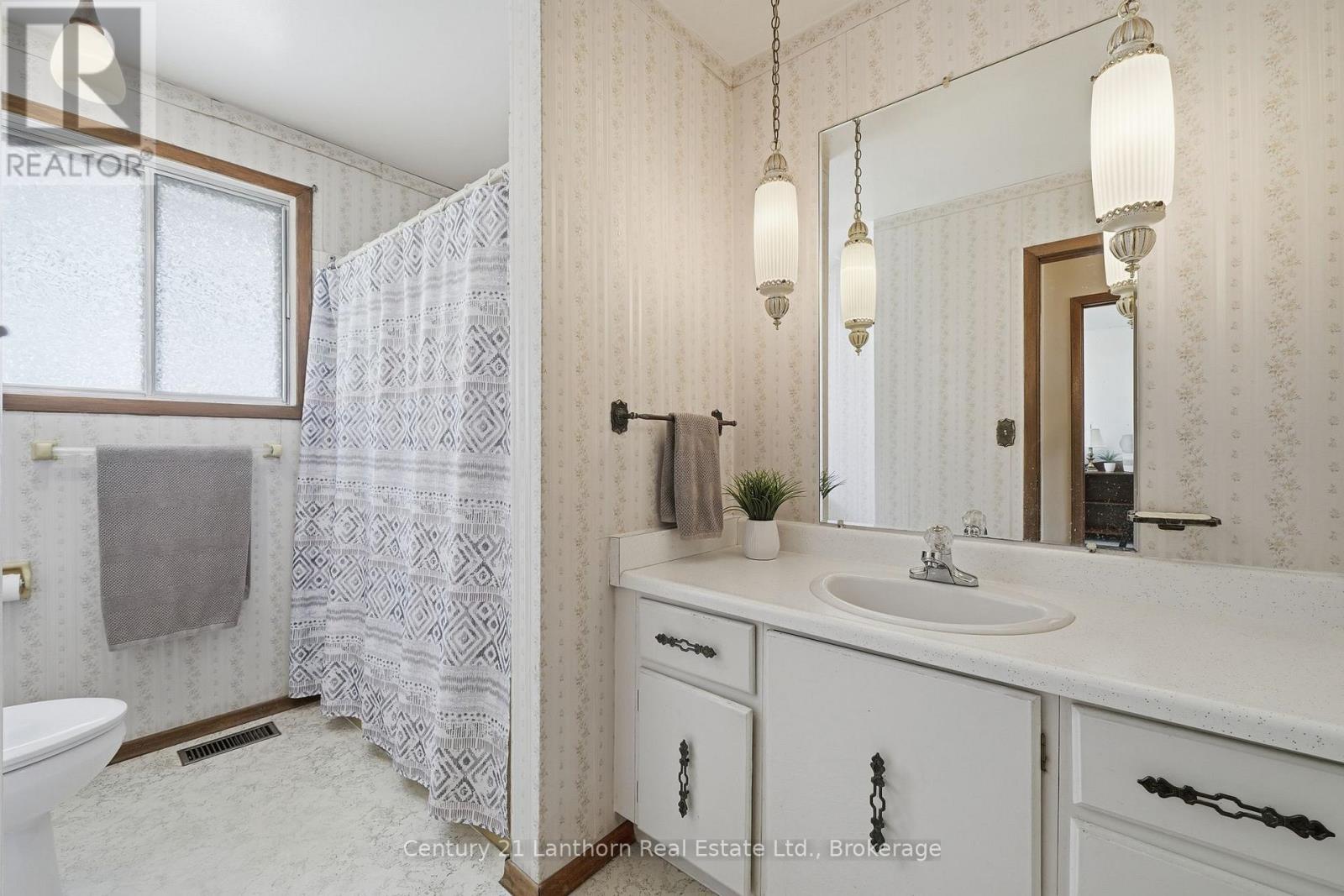 1041 HUDSON DRIVE - 4