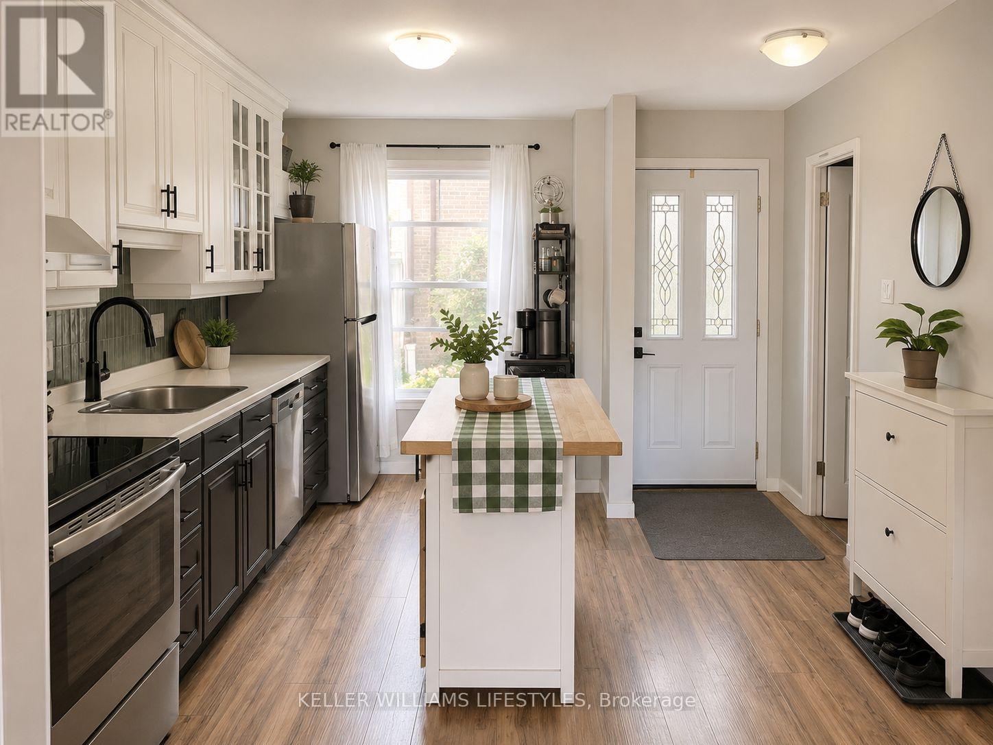 664 WONDERLAND ROAD S - 2