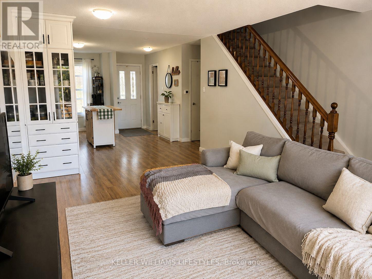 664 WONDERLAND ROAD S - 4