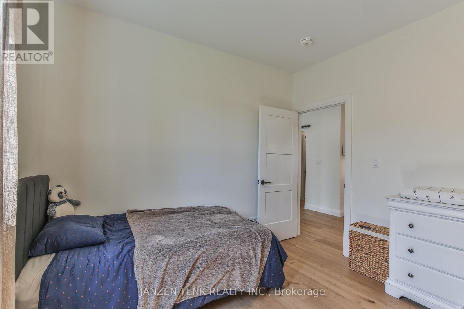 11 CHARLES COURT - 26
