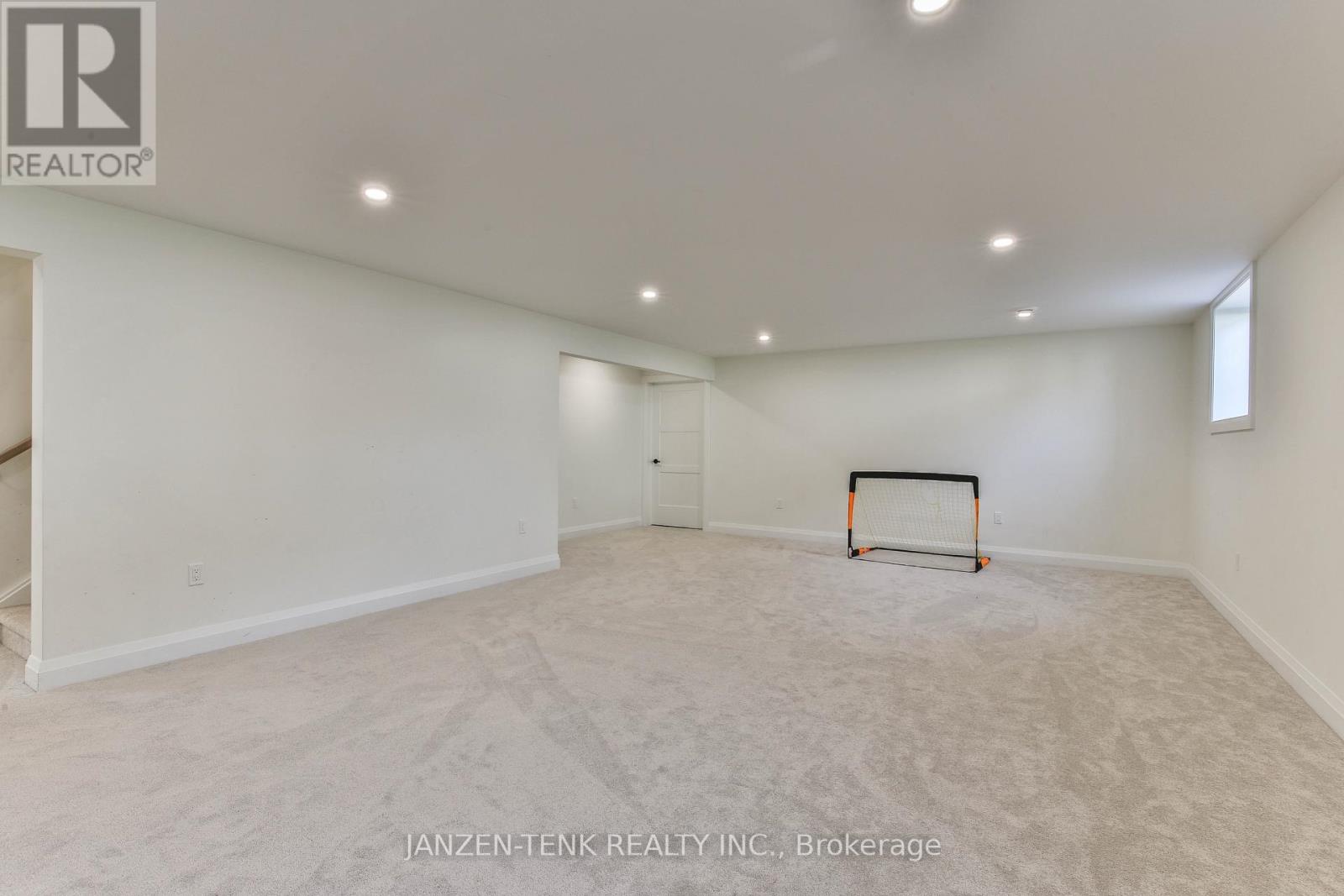 11 CHARLES COURT - 31