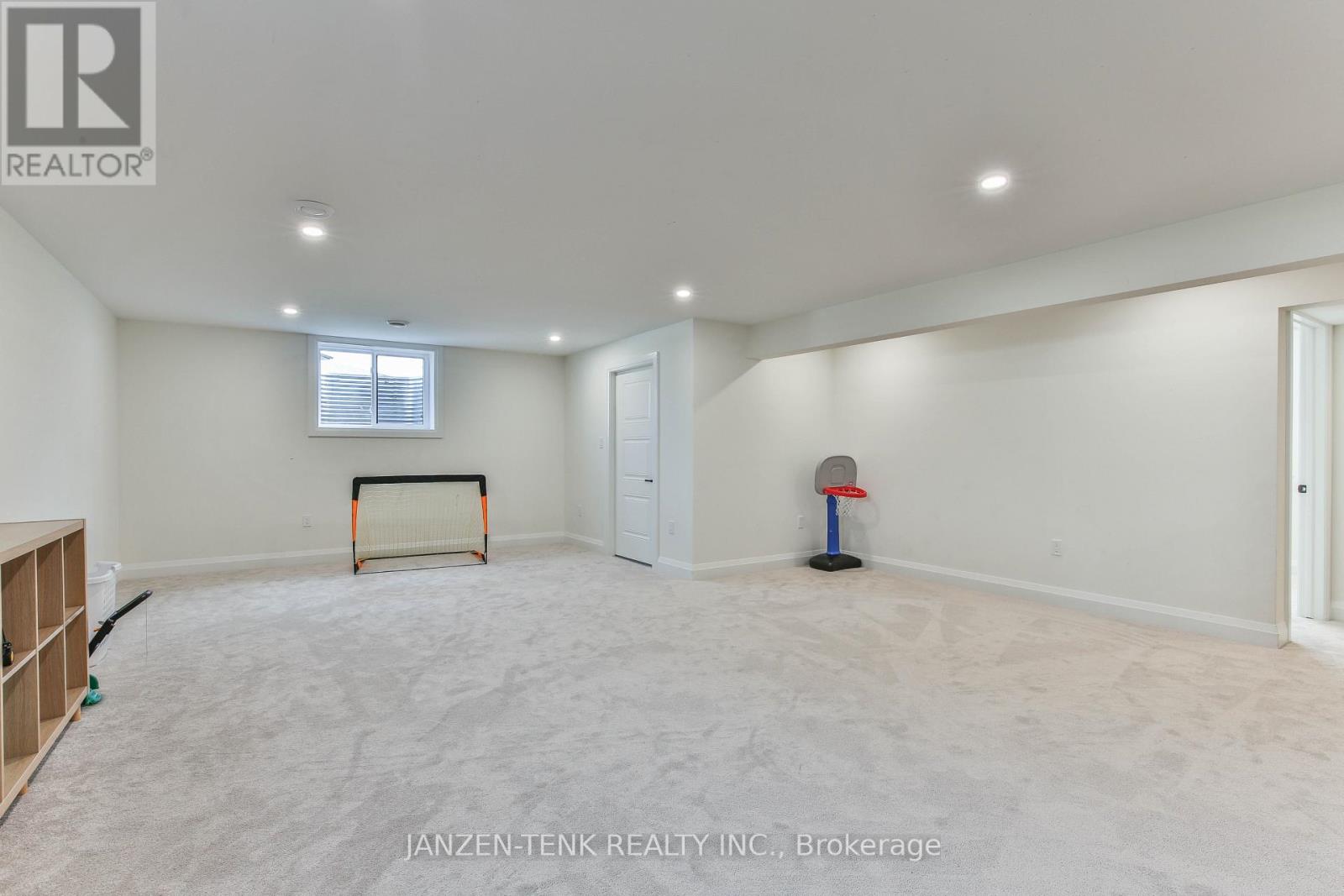 11 CHARLES COURT - 32