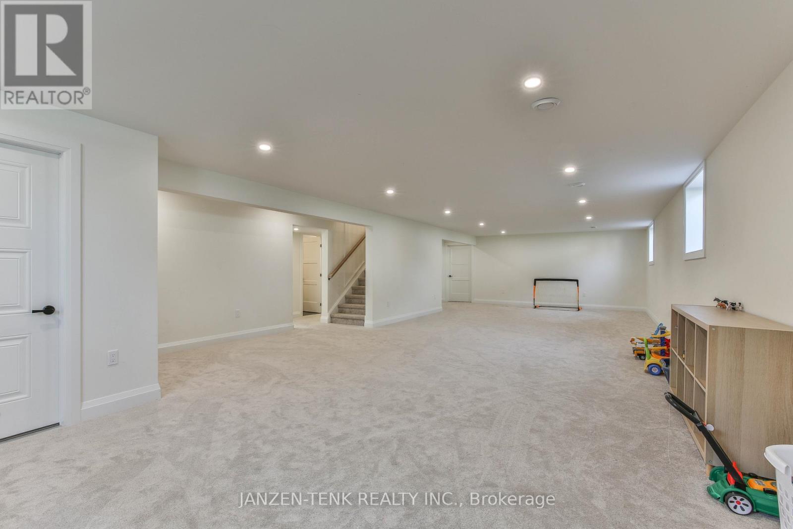 11 CHARLES COURT - 35