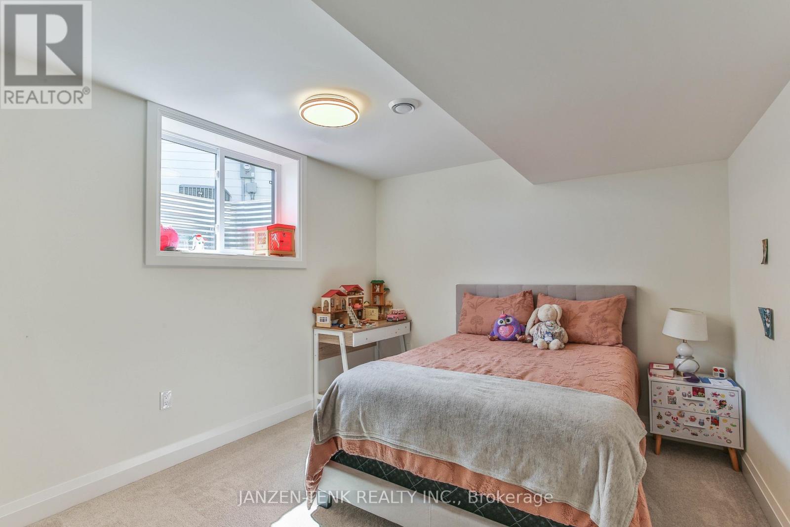 11 CHARLES COURT - 39