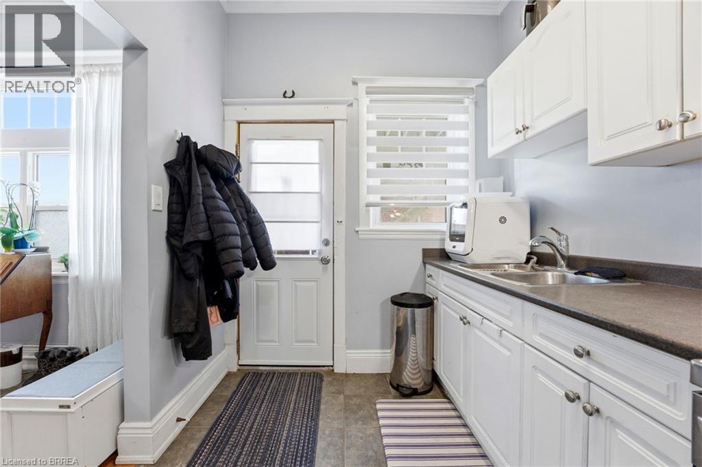 #1 54 DUFFERIN Avenue - 9