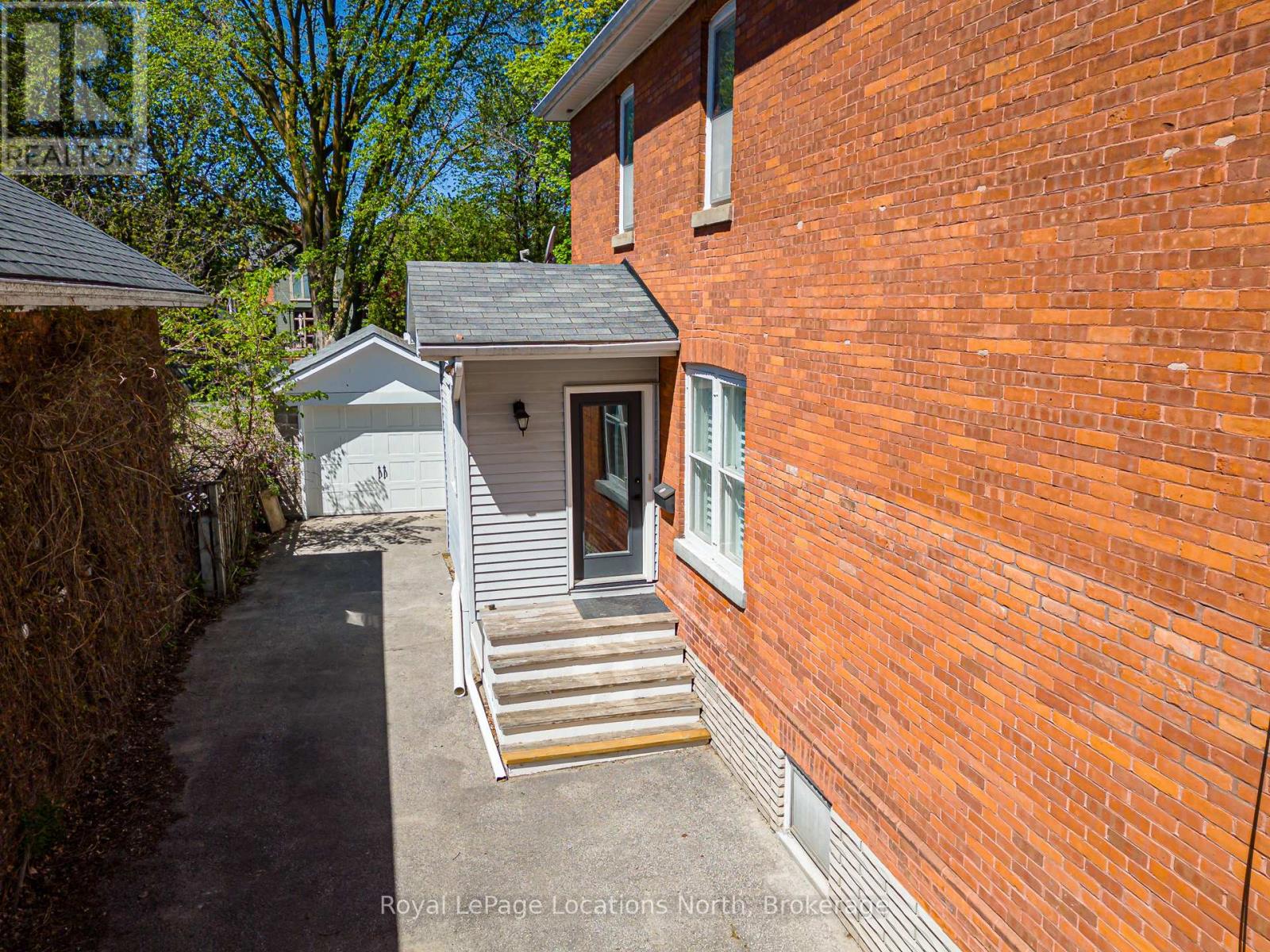 136 OAK STREET - 31