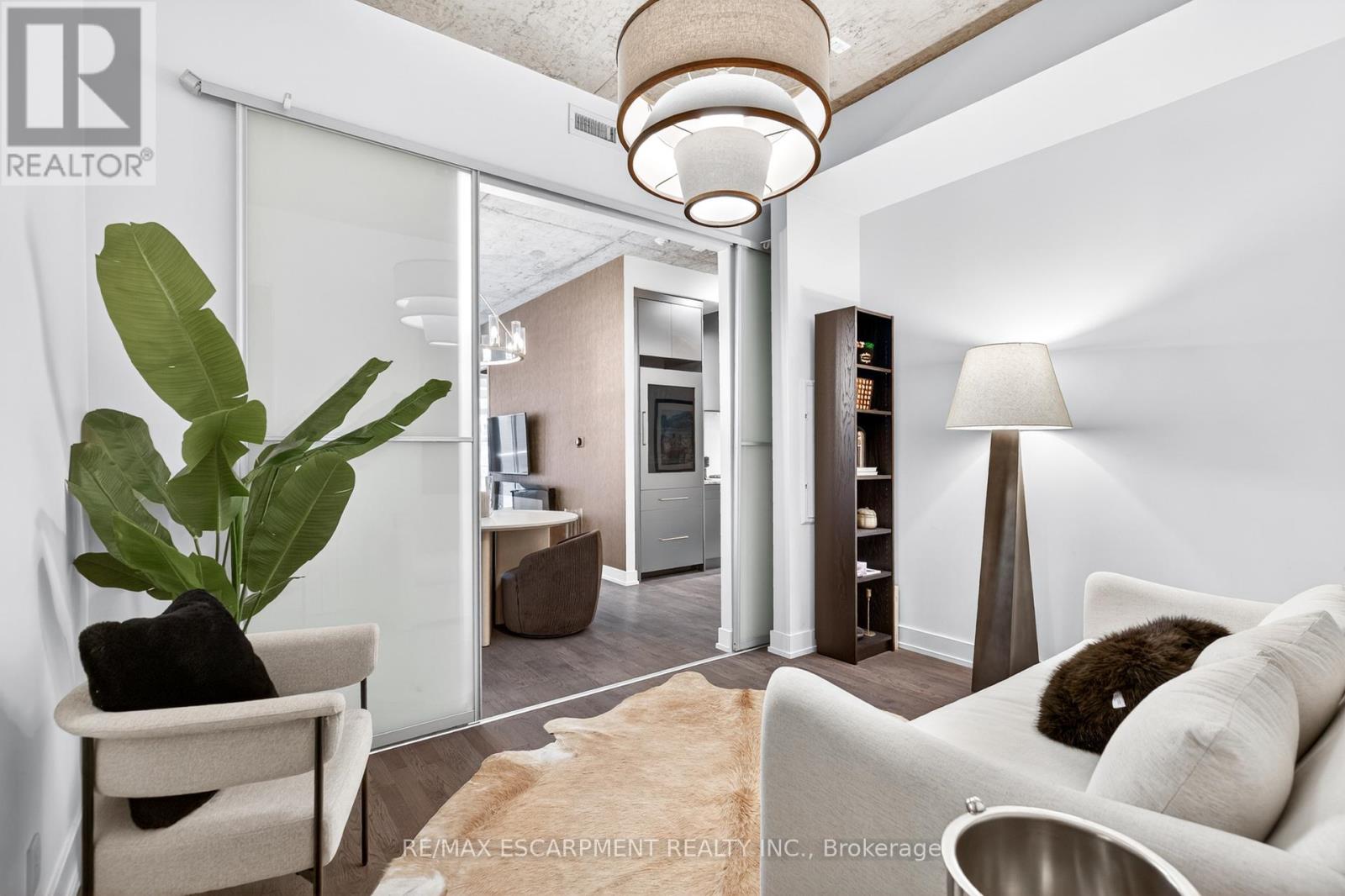 #806 399 ADELAIDE STREET W - 23