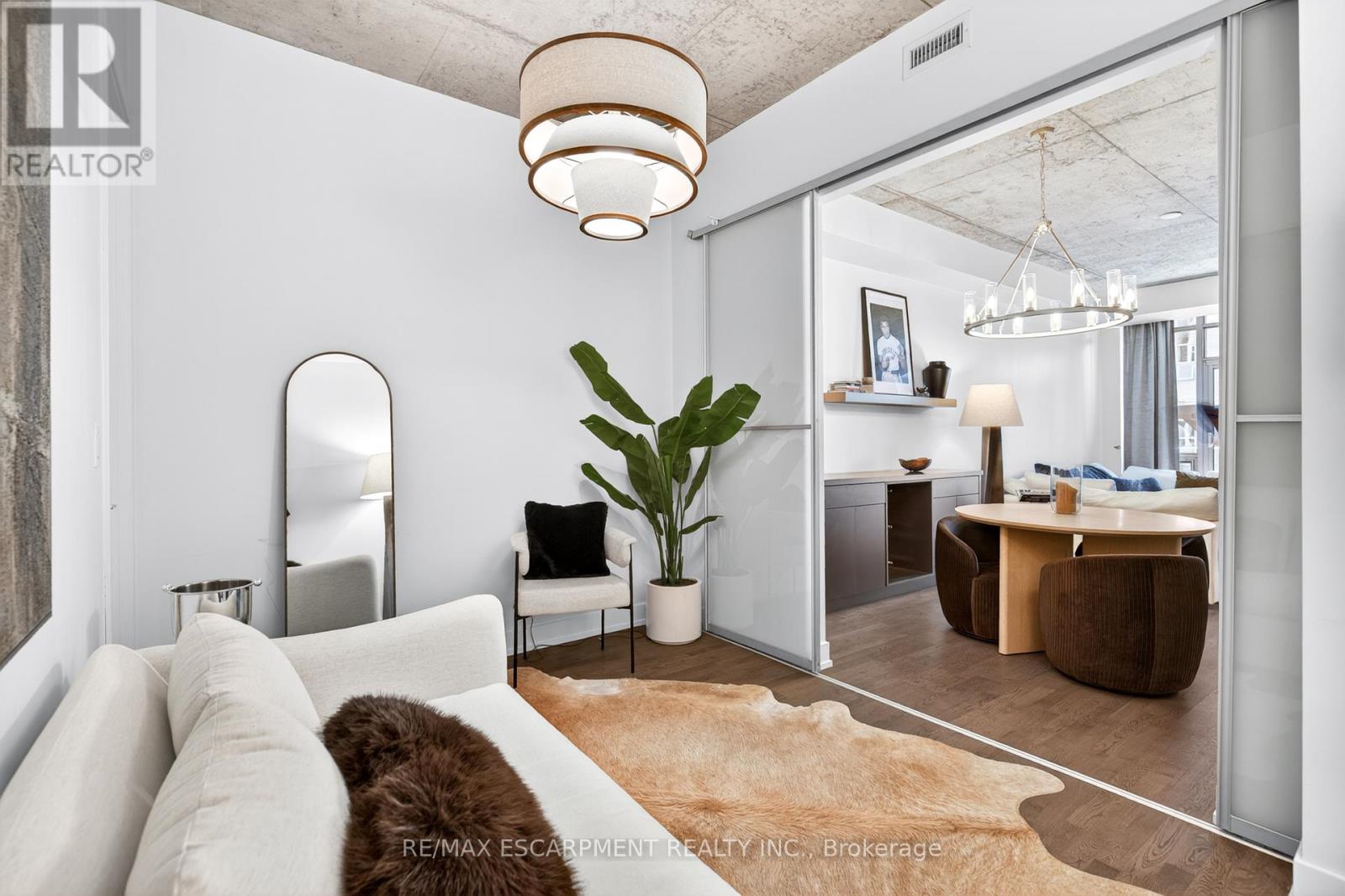 #806 399 ADELAIDE STREET W - 24