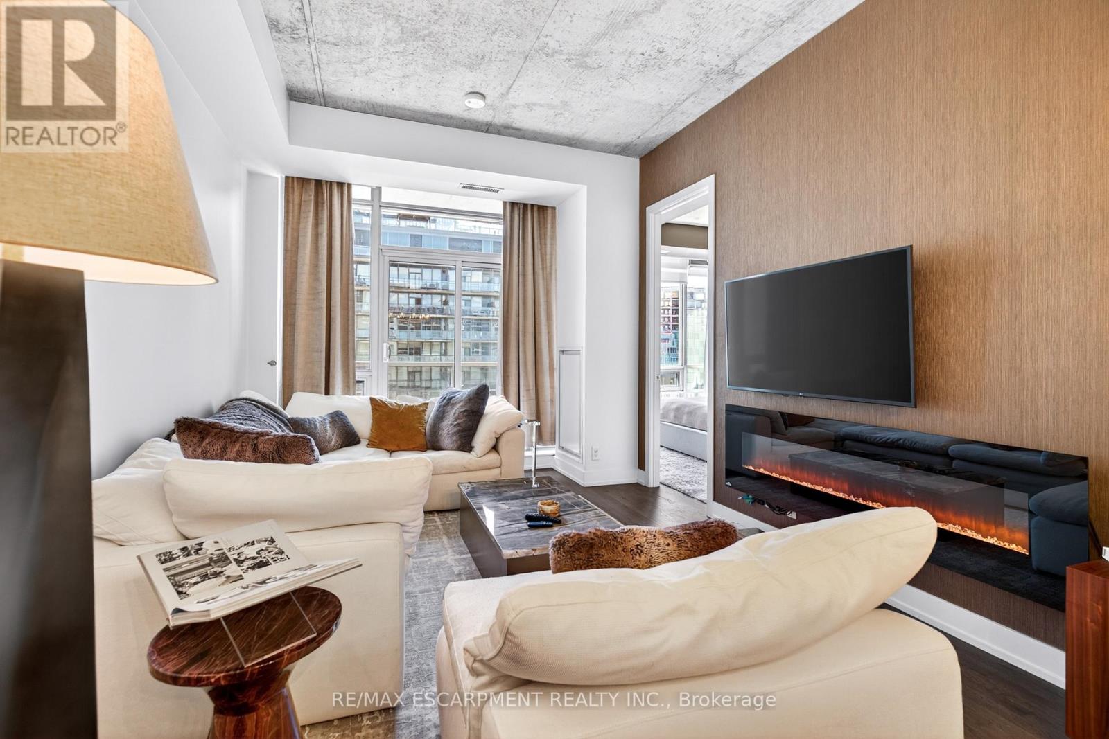 #806 399 ADELAIDE STREET W - 26