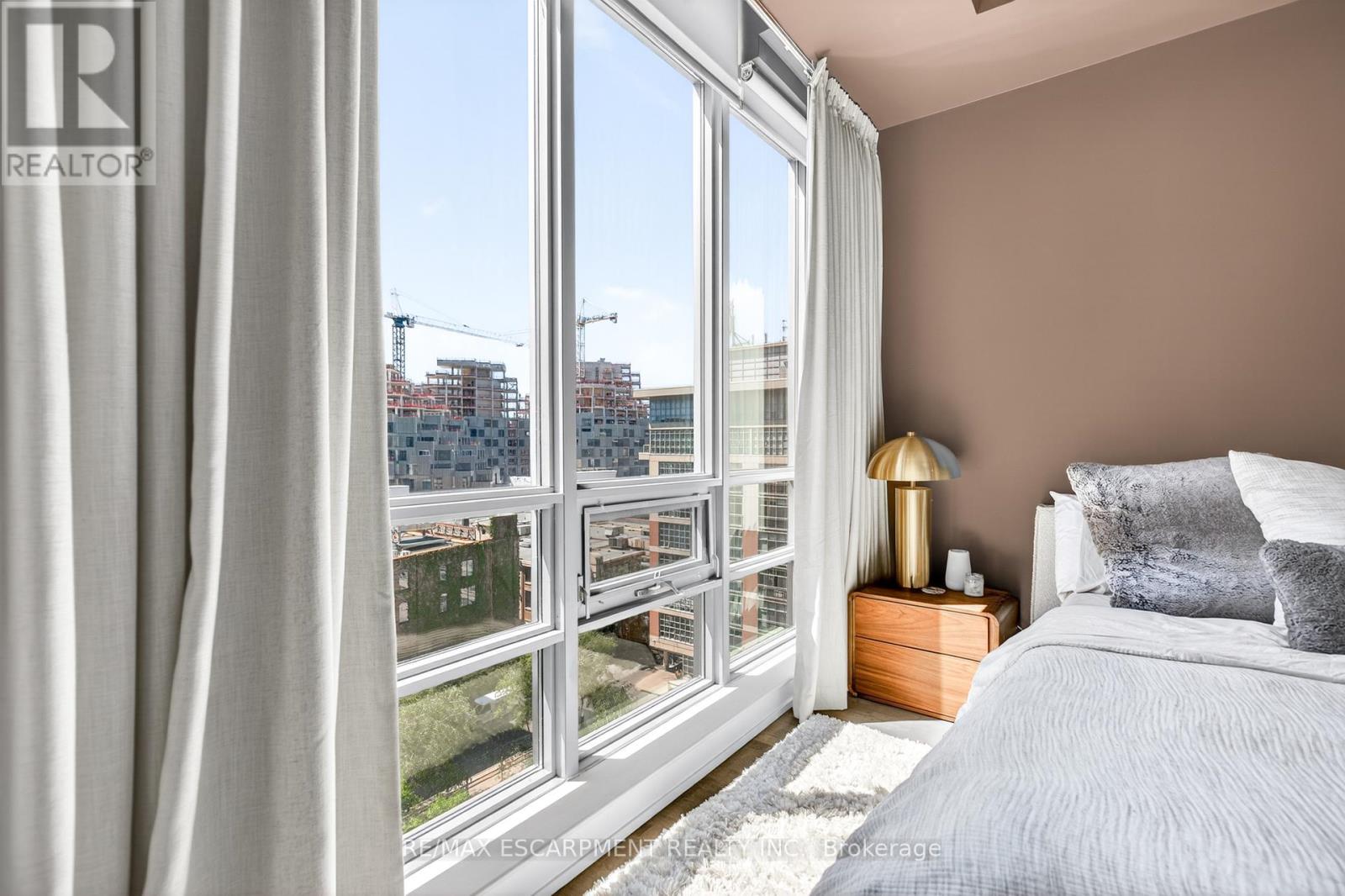 #806 399 ADELAIDE STREET W - 33
