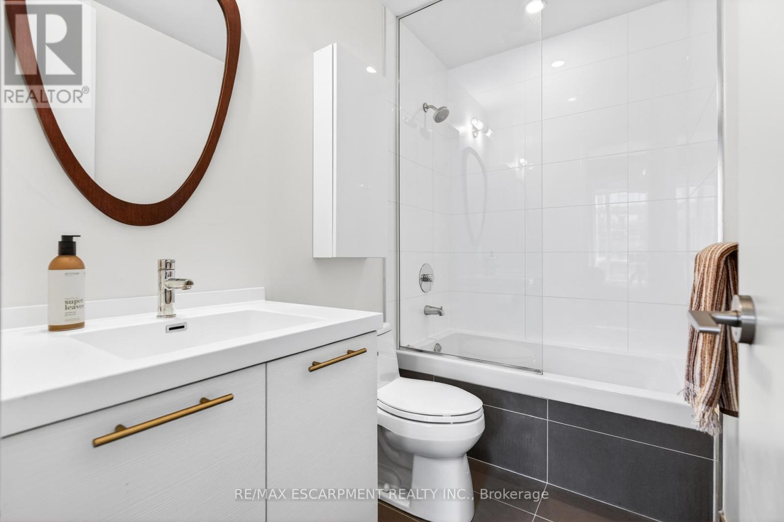 #806 399 ADELAIDE STREET W - 36
