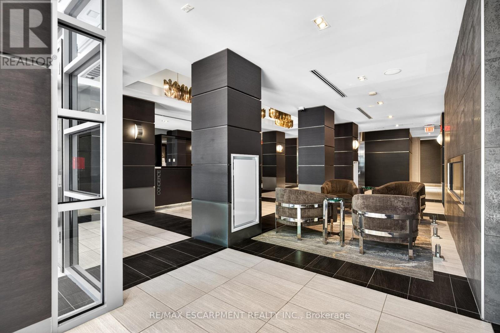 #806 399 ADELAIDE STREET W - 4