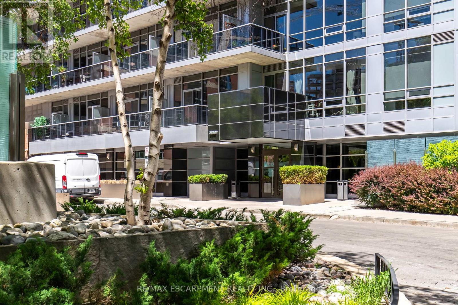#806 399 ADELAIDE STREET W - 46