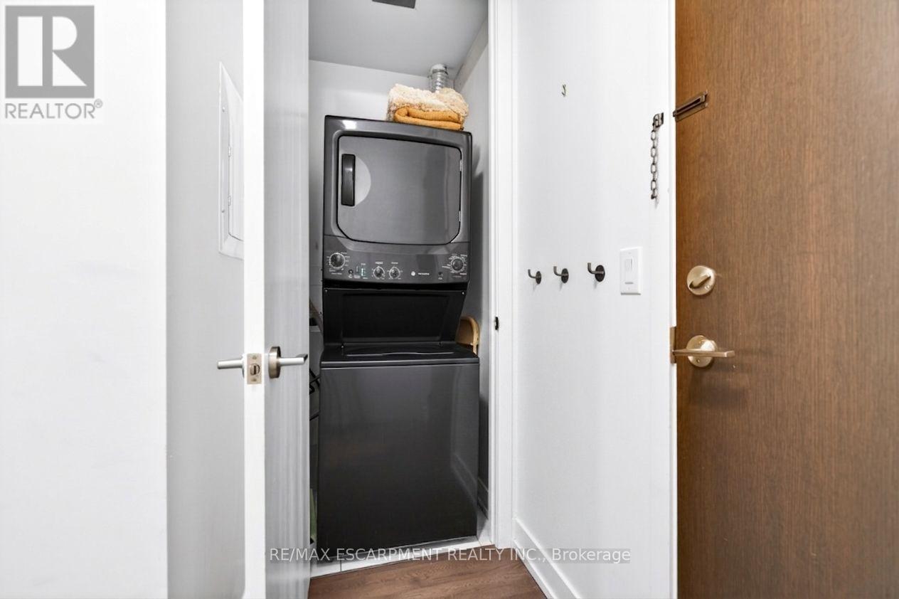 #806 399 ADELAIDE STREET W - 9