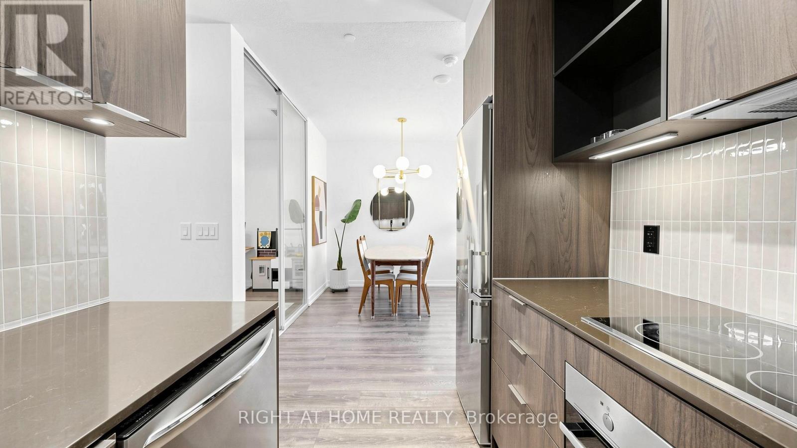 #714 200 SACKVILLE STREET - 10