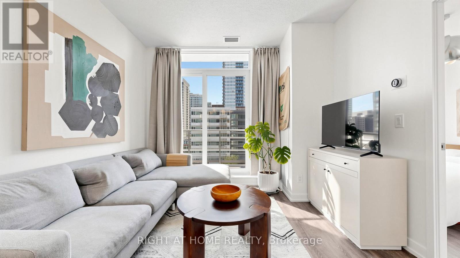 #714 200 SACKVILLE STREET - 4