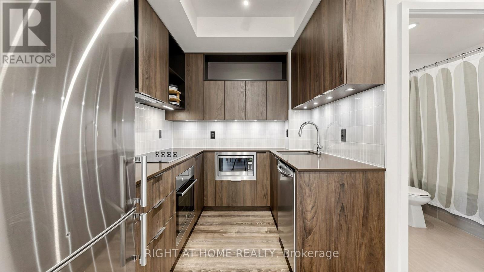 #714 200 SACKVILLE STREET - 8