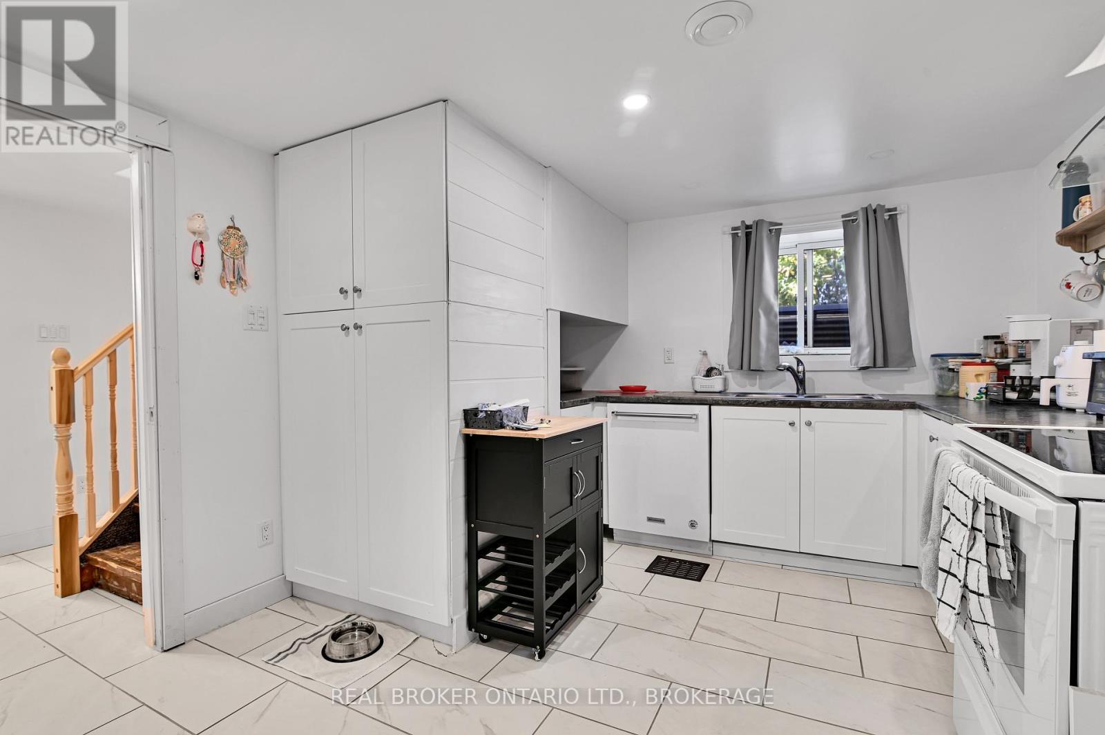 1006 SECOND STREET E - 23