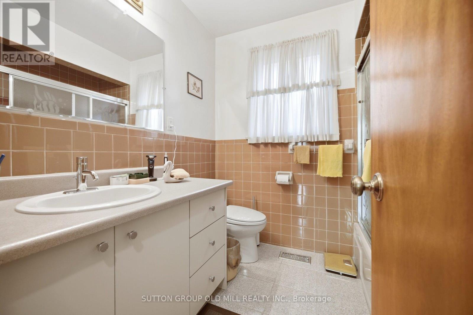 99 SCARDEN AVENUE - 24