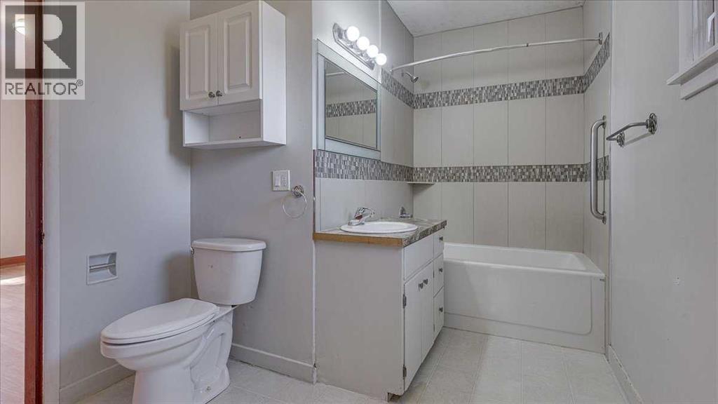 2122 23 Avenue - 20
