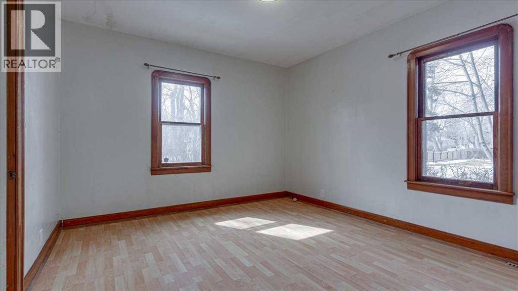 2122 23 Avenue - 21